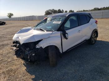  Salvage Nissan Kicks