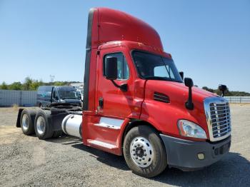  Salvage Freightliner Cascadia 1