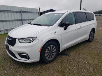  Salvage Chrysler Pacifica