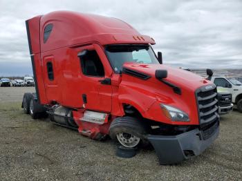  Salvage Freightliner Cascadia 1