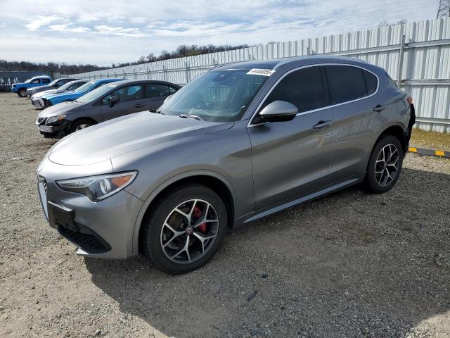  Salvage Alfa Romeo Stelvio