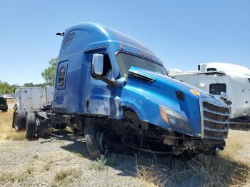  Salvage Freightliner Cascadia 1