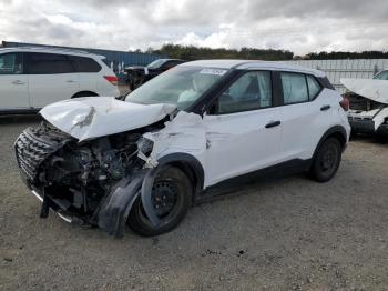  Salvage Nissan Kicks