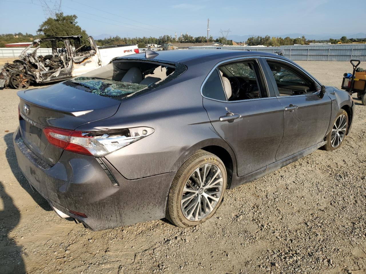 Toyota Camry Se Image 8