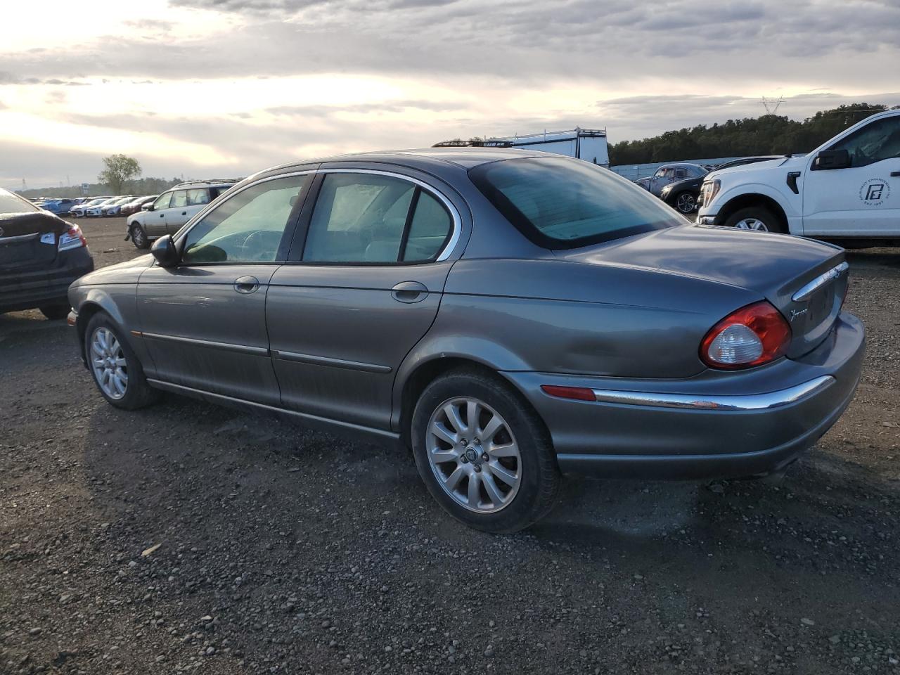 Jaguar X-Type 2.5 Image 11