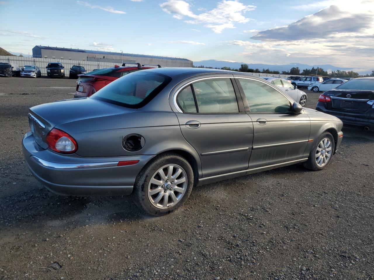 Jaguar X-Type 2.5 Image 10