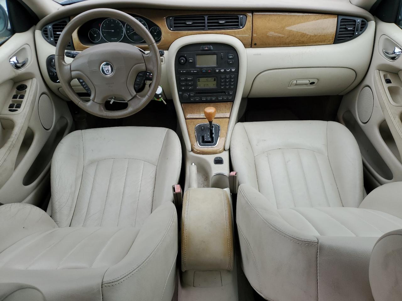 Jaguar X-Type 2.5 Image 9