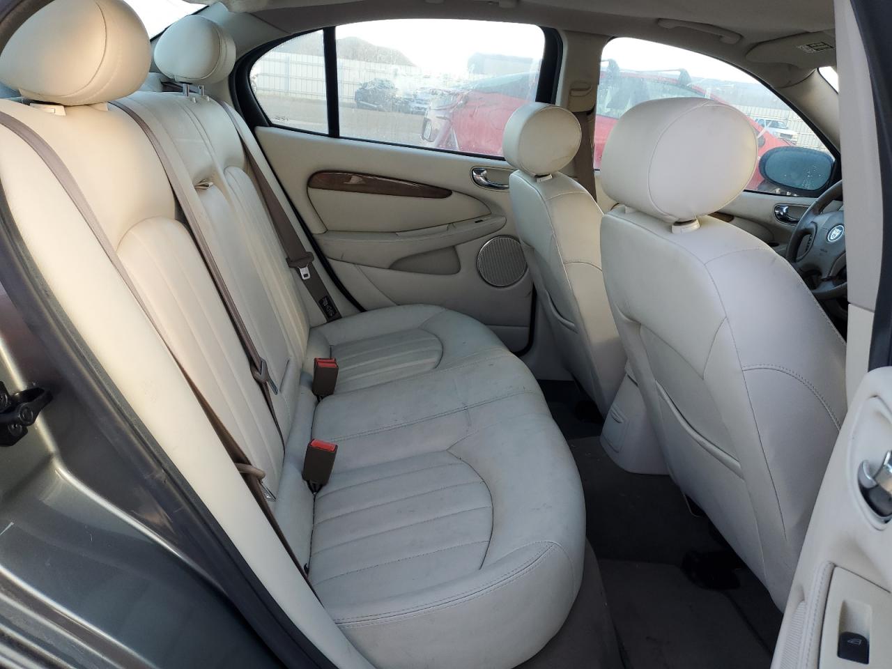 Jaguar X-Type 2.5 Image 5