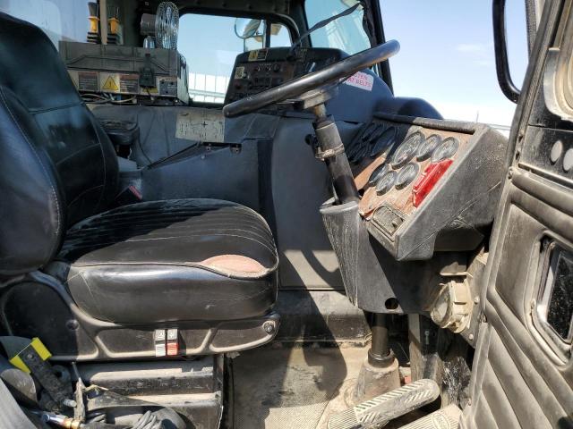 Peterbilt Tractor 320 Image 9