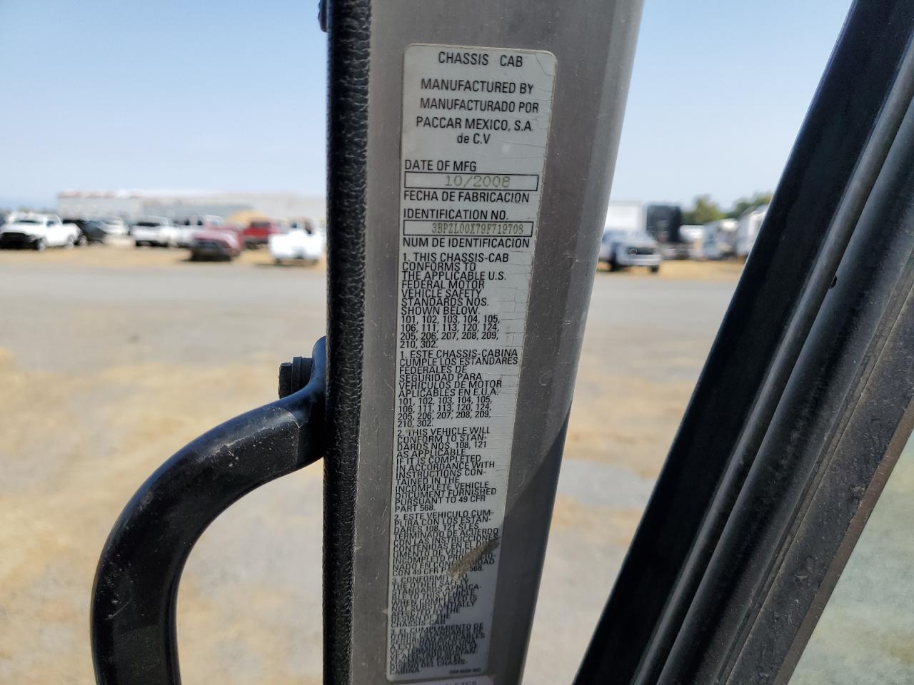 Peterbilt Tractor 320 Image 7