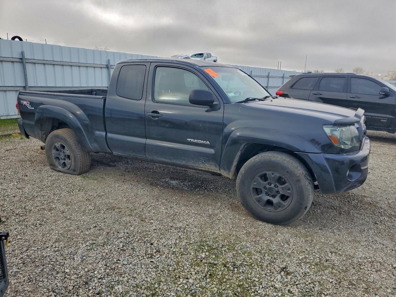 Toyota Tacoma Access Cab Image 2