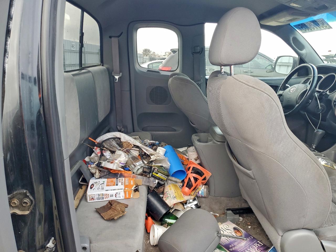 Toyota Tacoma Access Cab Image 12