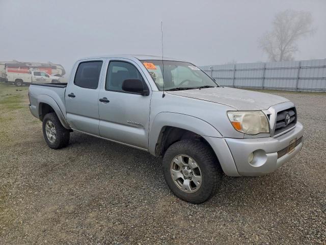 Toyota Tacoma Double Cab Image 3