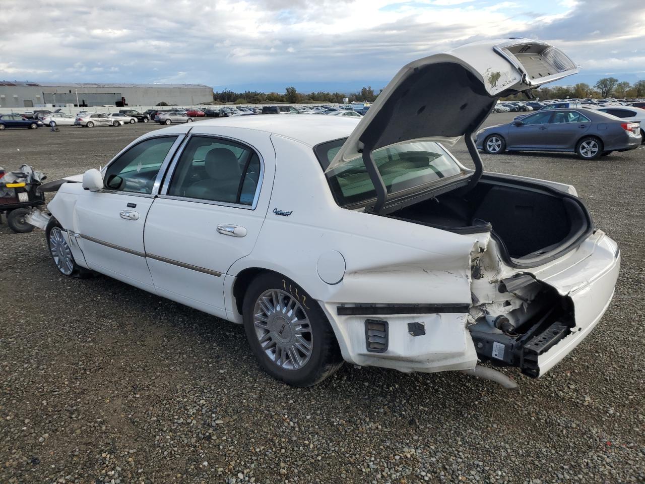 Lincoln Towncar Signature Limited Image 2