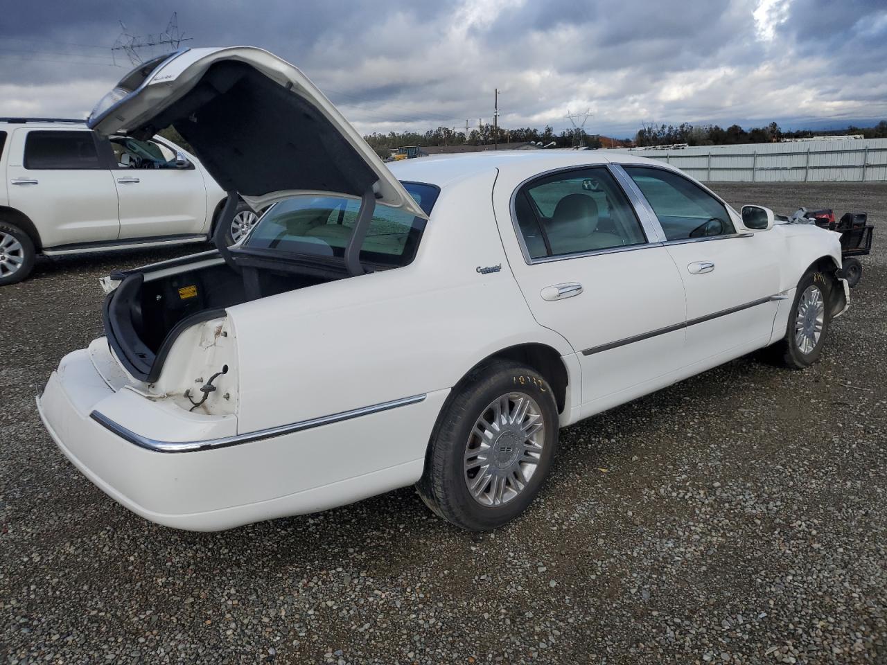 Lincoln Towncar Signature Limited Image 9