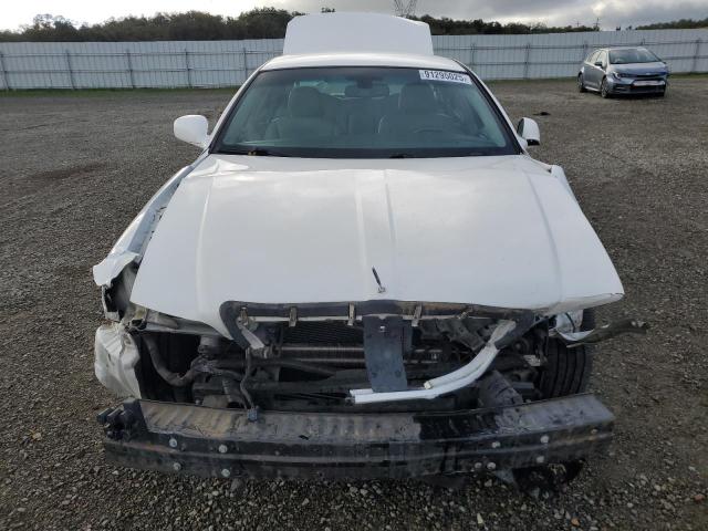 Lincoln Towncar Signature Limited Image 6