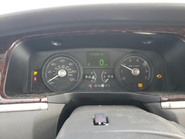 Lincoln Towncar Signature Limited Image 4