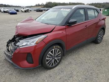  Salvage Nissan Kicks
