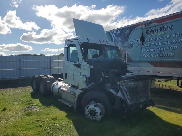  Salvage Freightliner Cascadia 1