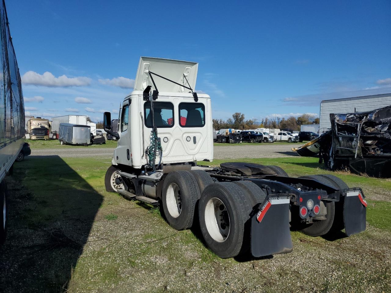 Freightliner Cascadia 1 Image 4
