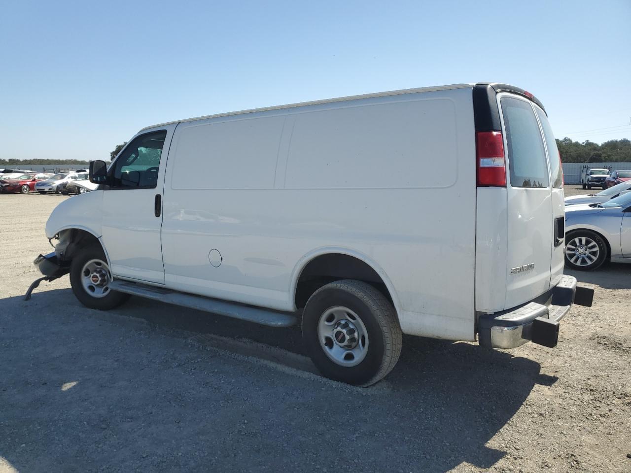 GMC Savana G2500 Image 13