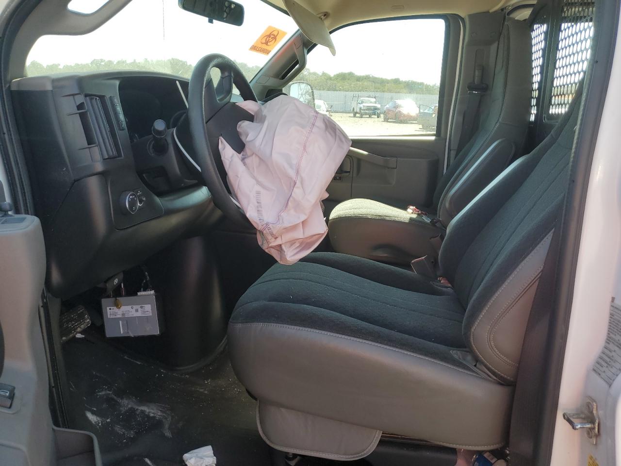 GMC Savana G2500 Image 2