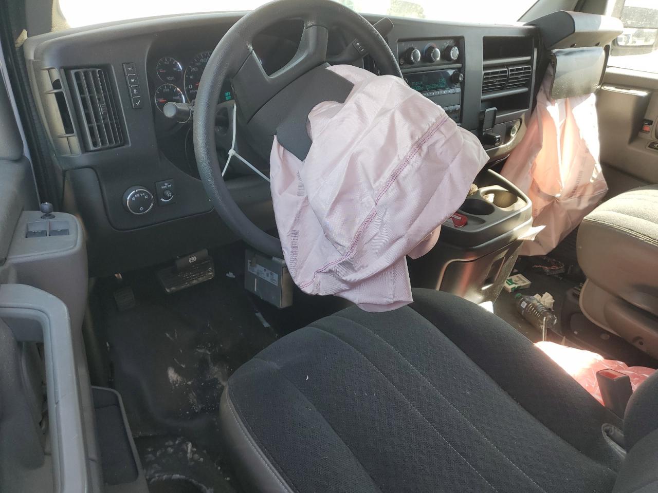 GMC Savana G2500 Image 7