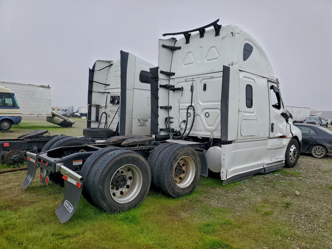 Freightliner Cascadia 1 Image 3