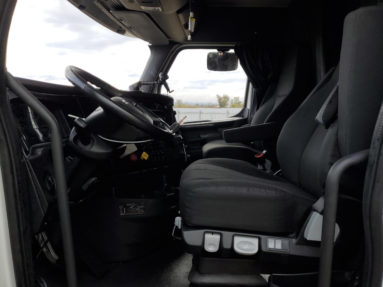 Freightliner Cascadia 1 Image 6