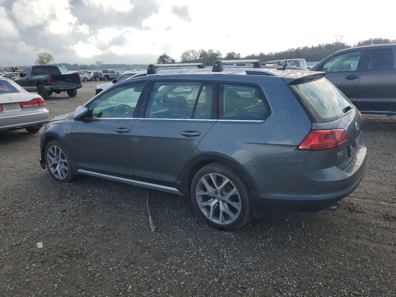 Volkswagen Golf S Image 2