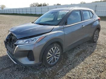  Salvage Nissan Kicks