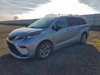  Salvage Toyota Sienna