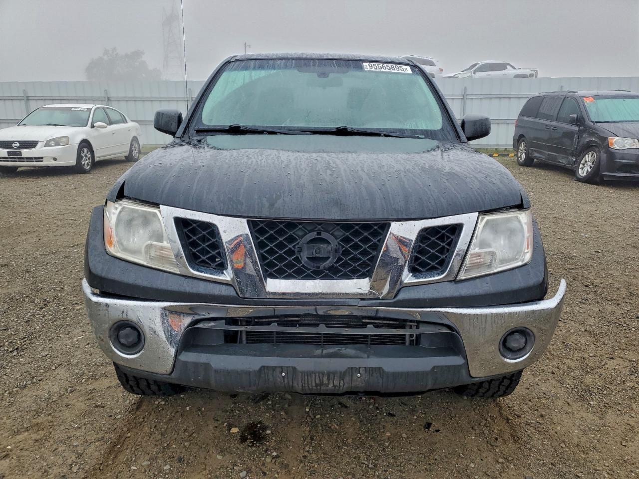 Nissan Frontier Crew Cab Se Image 7