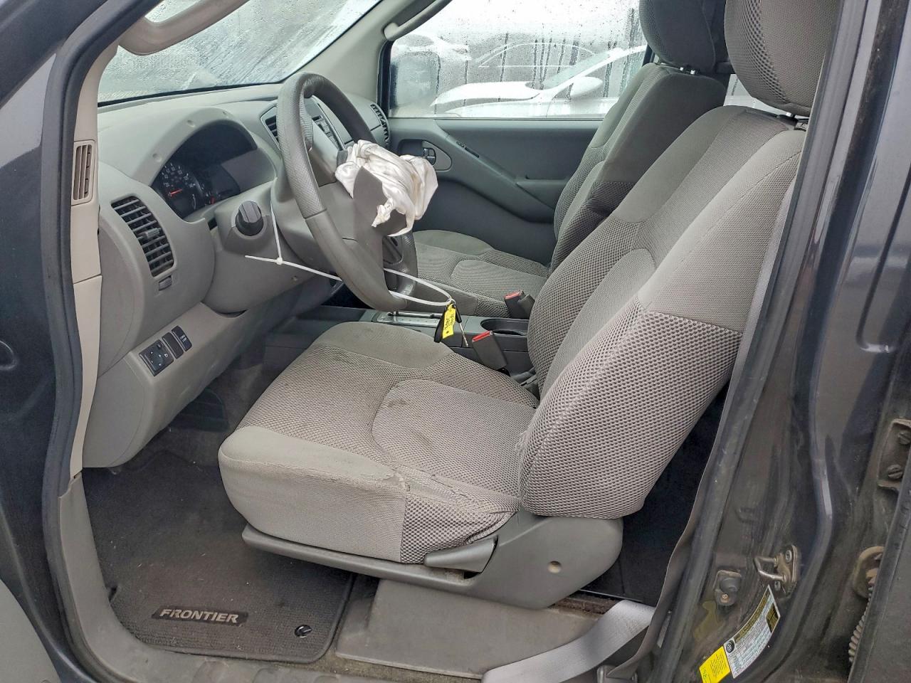 Nissan Frontier Crew Cab Se Image 9