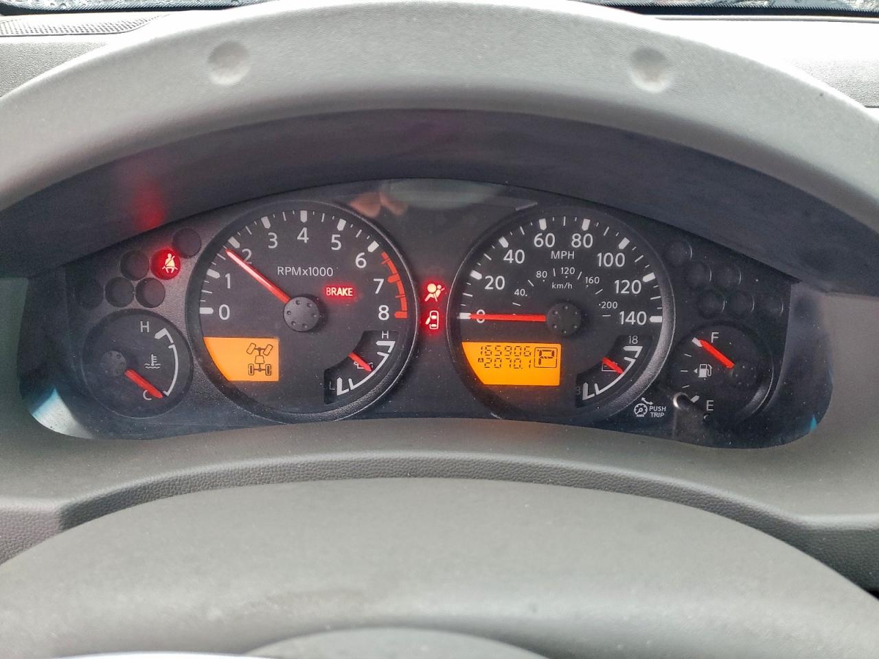 Nissan Frontier Crew Cab Se Image 8