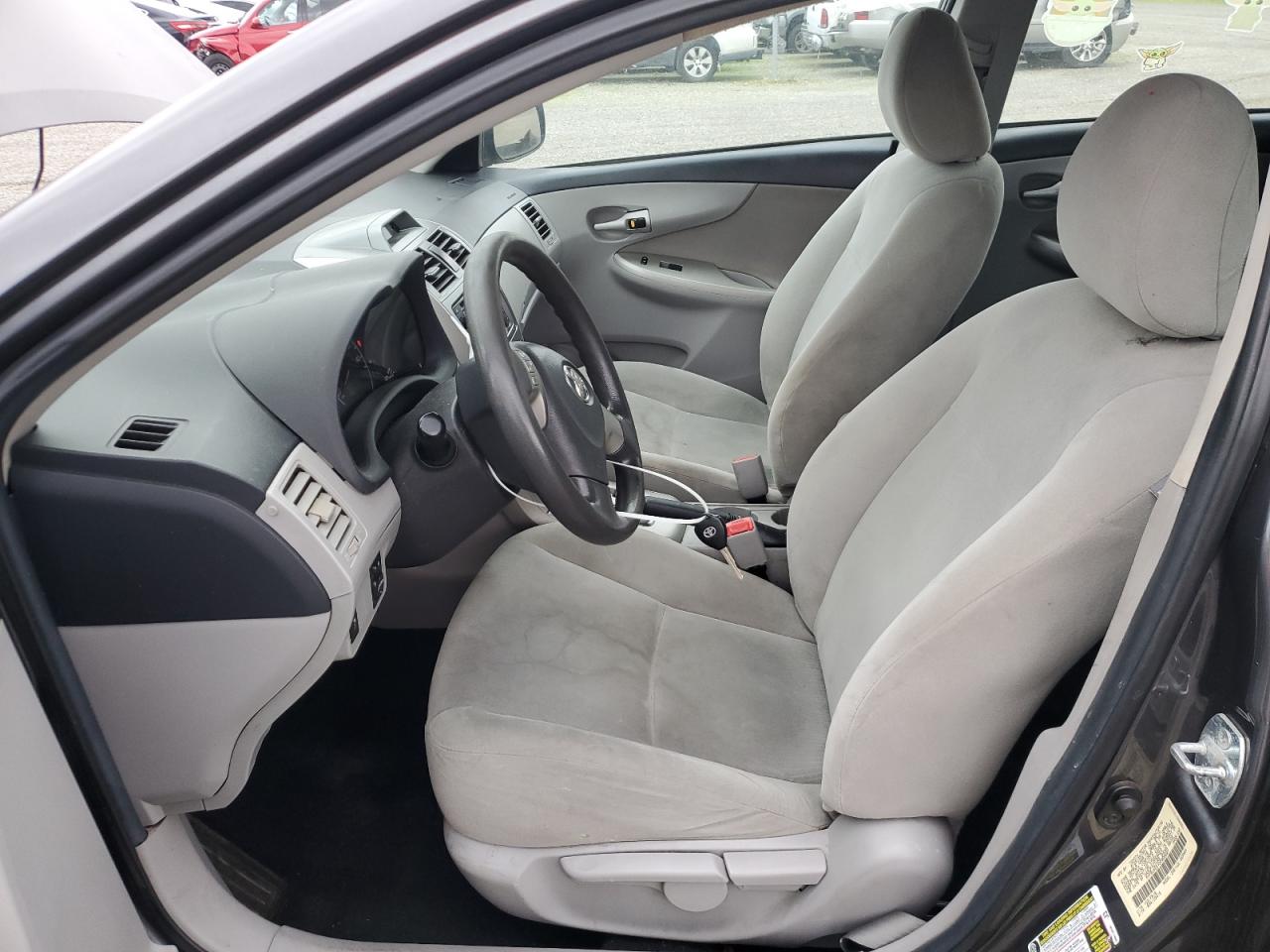 Toyota Corolla Base Image 5