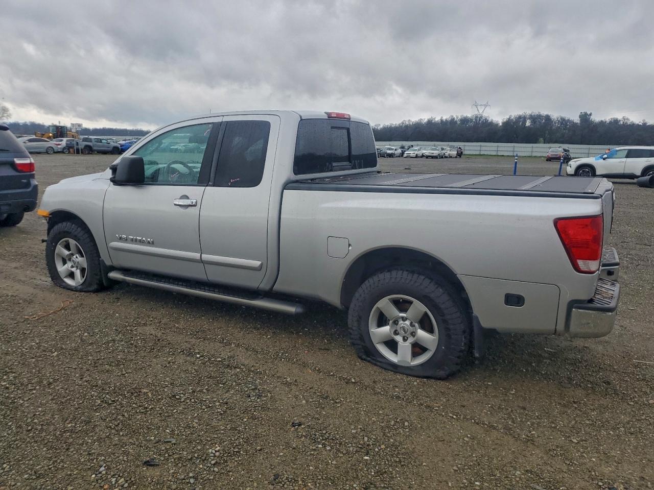 Nissan Titan Xe Image 9