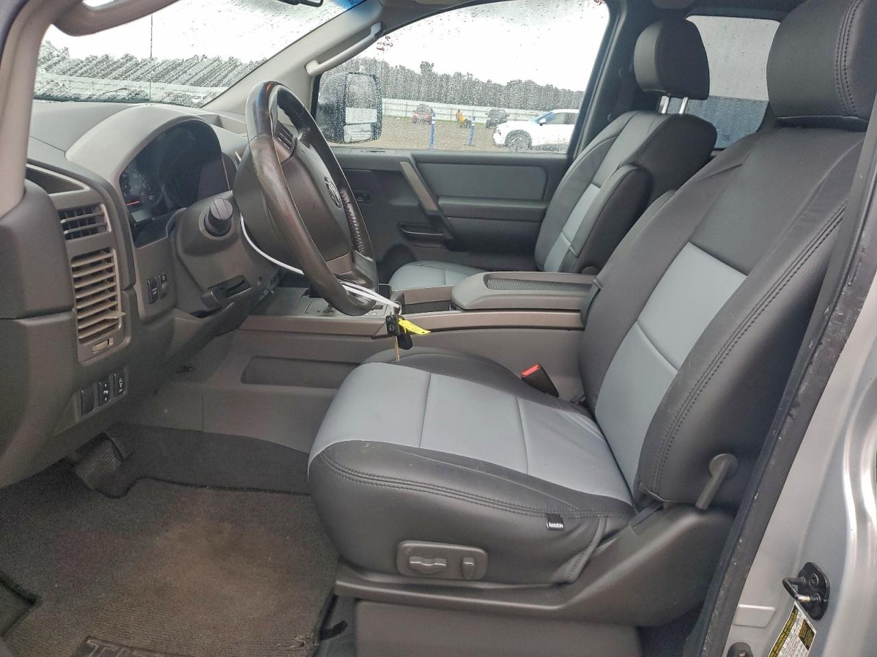 Nissan Titan Xe Image 12