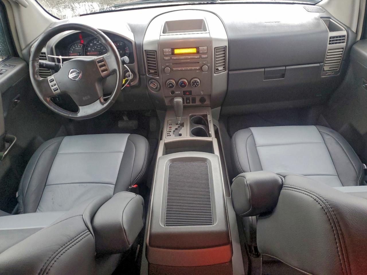 Nissan Titan Xe Image 11