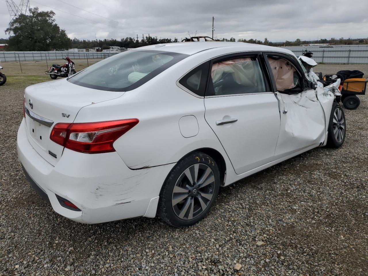 Nissan Sentra S Image 4