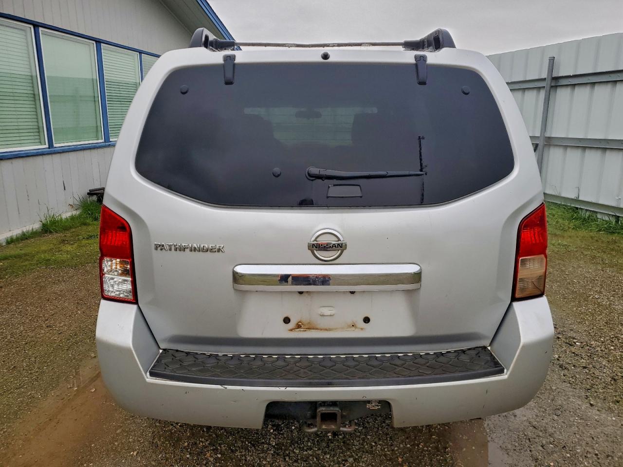 Nissan Pathfinder S Image 8