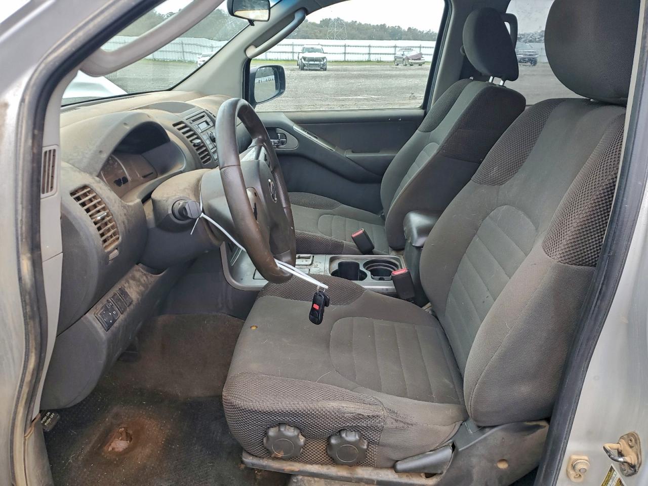 Nissan Pathfinder S Image 9