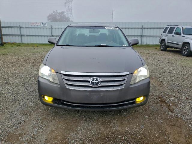 Toyota Avalon Xl Image 8