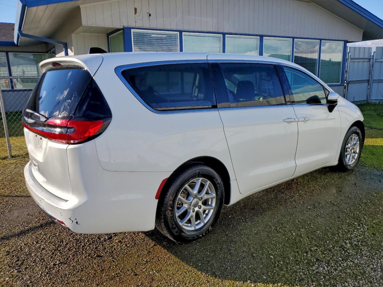 Chrysler Pacifica Touring L Image 13