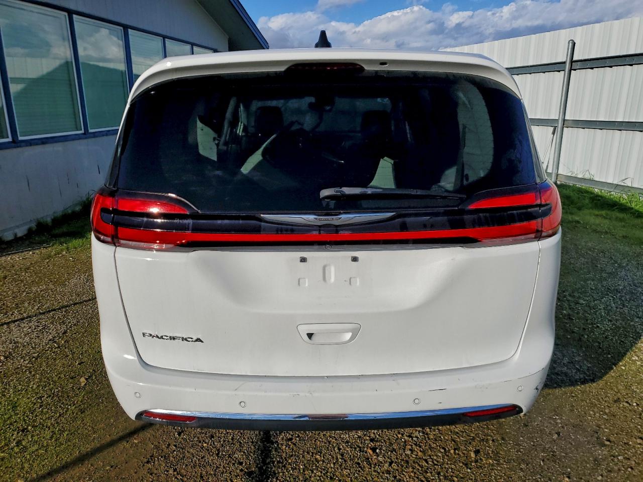 Chrysler Pacifica Touring L Image 12