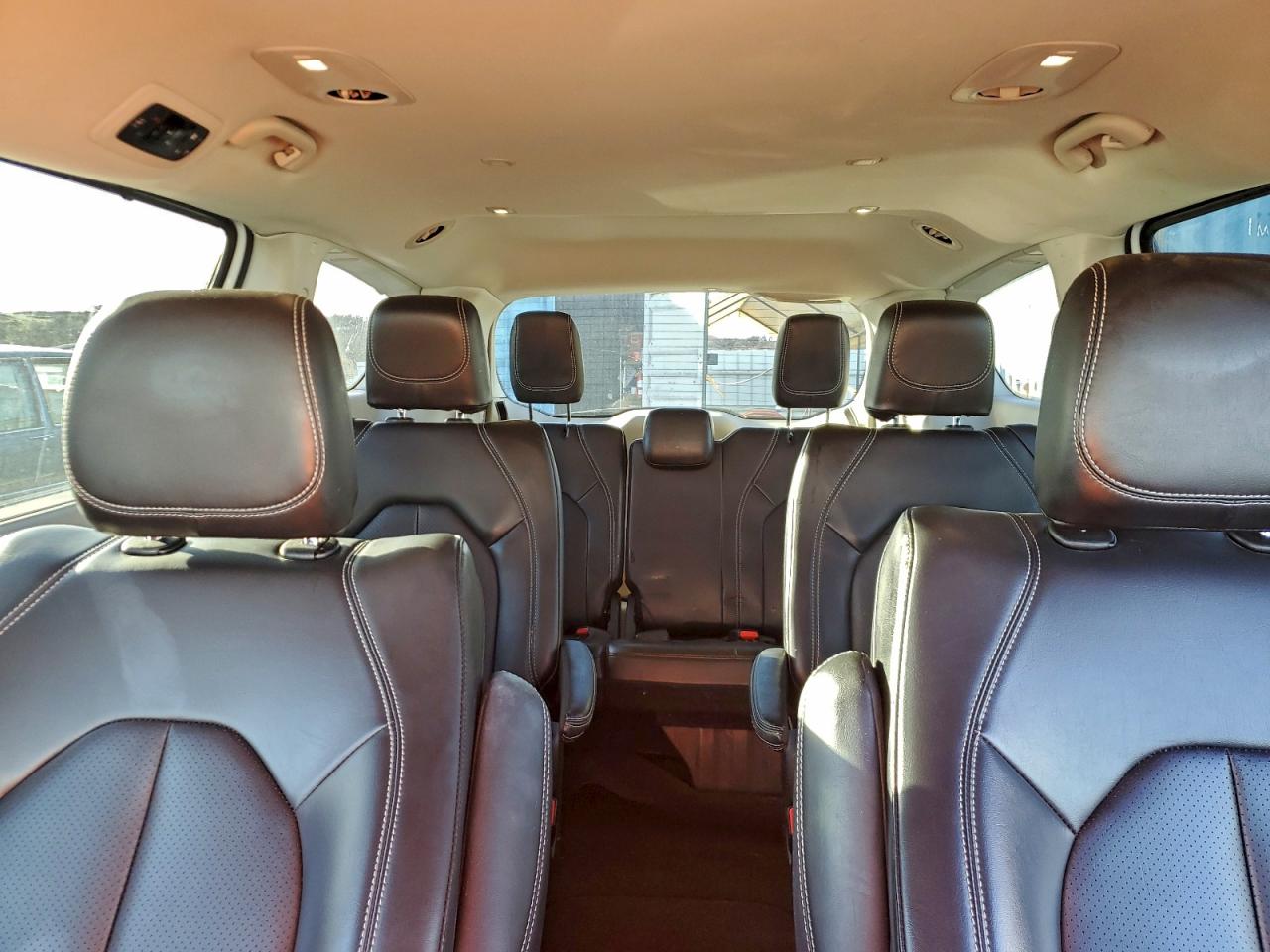 Chrysler Pacifica Touring L Image 10