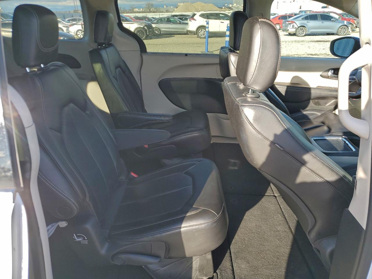 Chrysler Pacifica Touring L Image 8