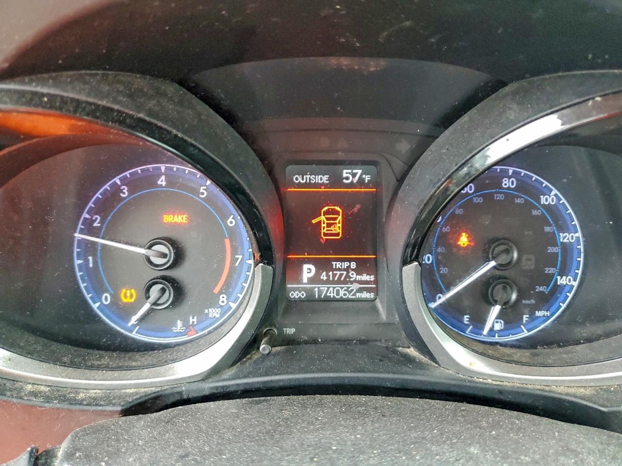 Toyota Corolla L Image 8