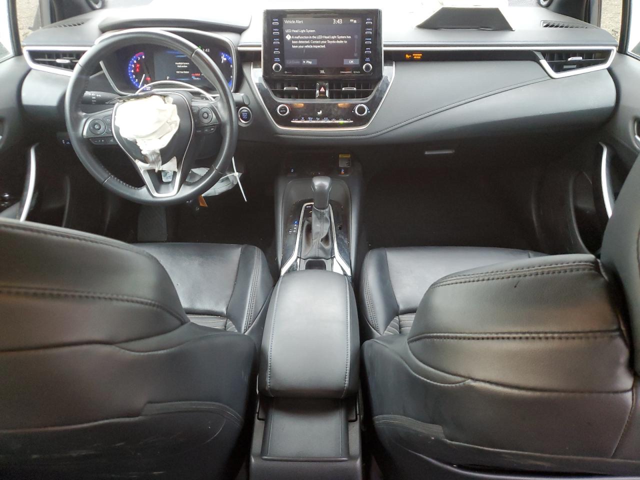 Toyota Corolla Xse Image 9