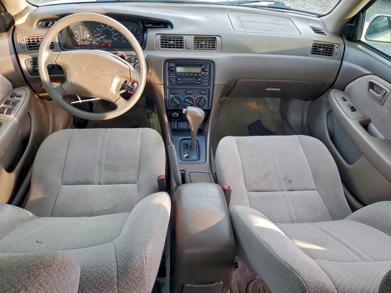 Toyota Camry Ce Image 5